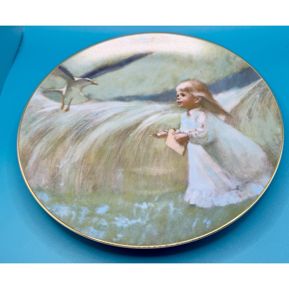Viletta Fine China "A Friend in the Sky"‎ Collector's Plate 8.5" by Thornton Utz